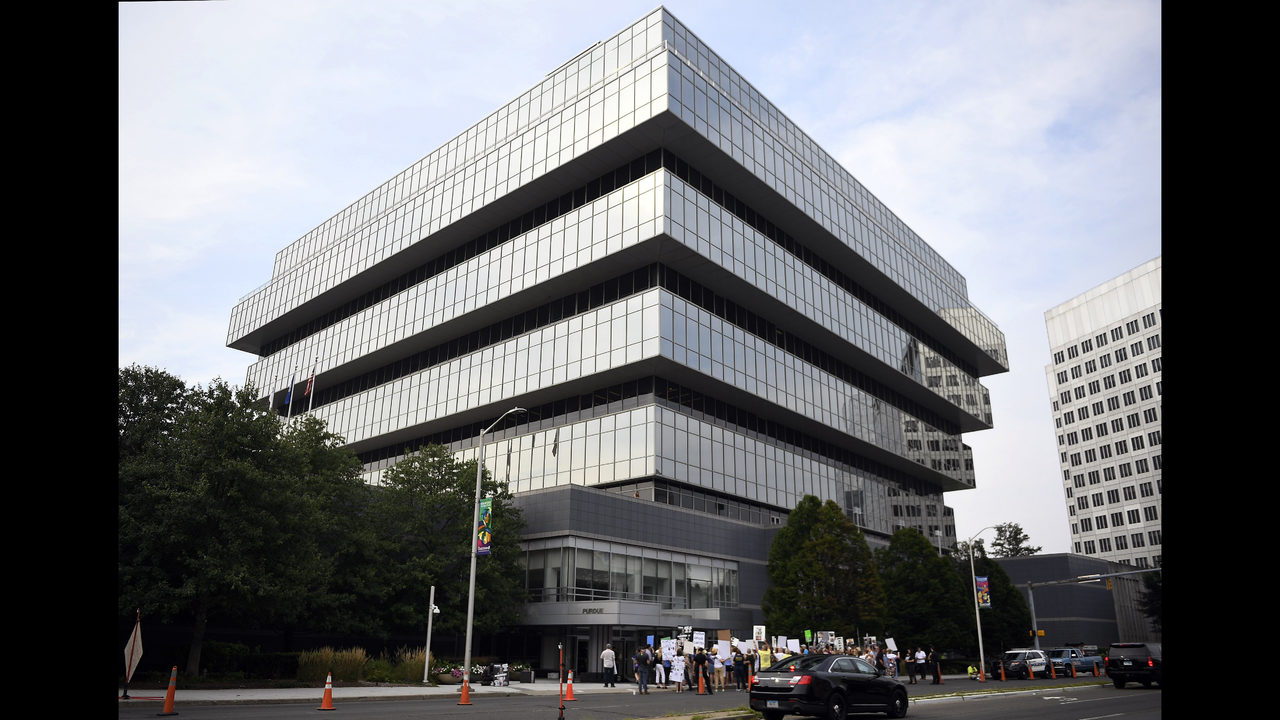 Emails Purdue Executive Cast Blame On Opioid Victims Wsb Tv - 